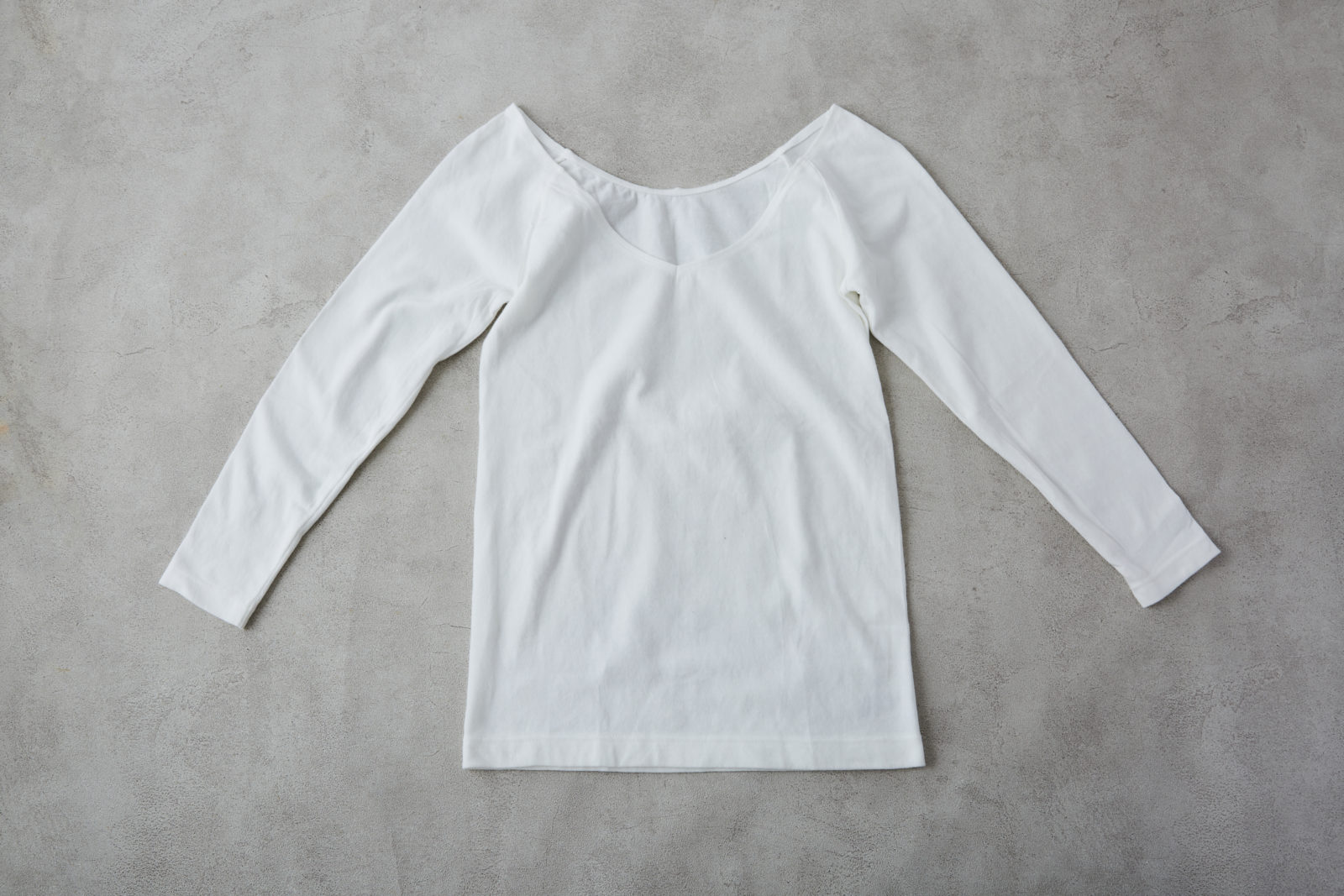 綿であったかVネック八分袖Tシャツ 婦人・オフ白